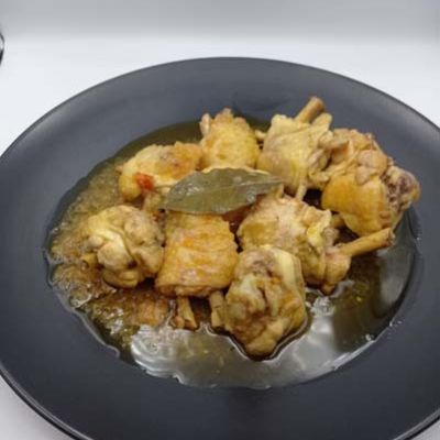 Pollo guisado