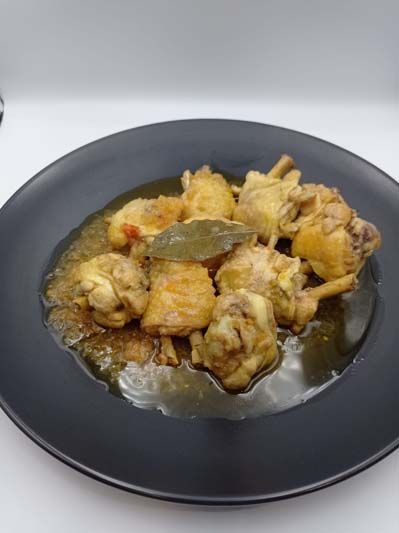 Pollo guisado